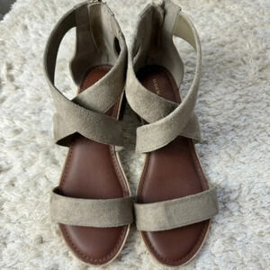 Rock & Candy by Zigi womens sandals tassel & zip on back size 8